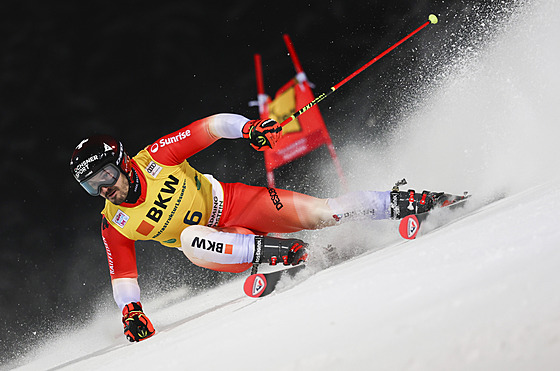 výcarský lya Loic Meillard bhem obího slalomu ve Schladmingu