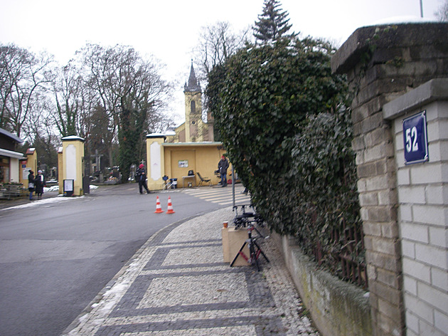 <p>Hřbitov Malvazinky je častým a oblíbeným místem filmařů pro natáčení exteriérních záběrů pro nejrůznější filmová díla.
</p>