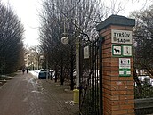 Tyršův sad v Brně na snímku z 23. ledna 2023. Bezbariérový vstup je dnes jen z... Tyršův sad v Brně na snímku z 23. ledna 2023. Bezbariérový vstup je dnes jen z...