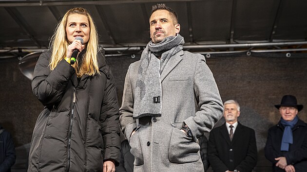 Na Staroměstském náměstí se shromáždili příznivci Petra Pavla. Před davem promluvily i veřejně známé osobnosti, například sportovci Tomáš Plekanec a Lucie Šafářová. (25. ledna 2023