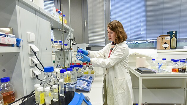 Vědci v Centru polymerních systémů Univerzity Tomáše Bati ve Zlíně našli způsob, jak odpadní vodu zbavit zbytků hormonální antikoncepce. (leden 2022)