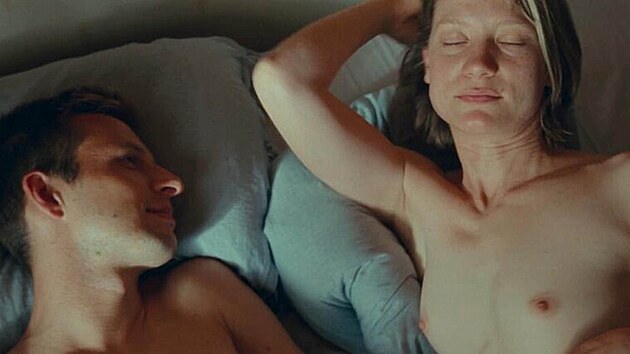 Mia Wasikowska ve filmu Bergmanv ostrov (2021)