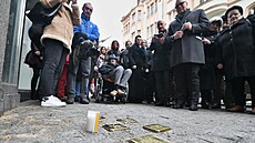 Slavnostní poloení kamen zmizelých v centru Ústí nad Labem.