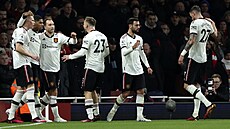 Fotbalisté Manchesteru United oslavují gól Marcuse Rashforda (druhý zleva).