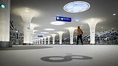 Nové parkoviště pro kola v Amsterdamu pojme až sedm tisíc bicyklů. (25. ledna... Nové parkoviště pro kola v Amsterdamu pojme až sedm tisíc bicyklů. (25. ledna...