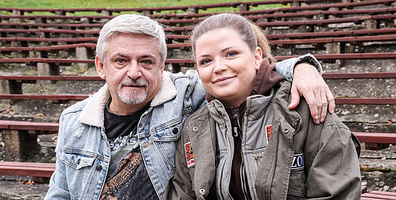 Michal Suchánek a Berenika Suchánková v seriálu Zoo (2023)