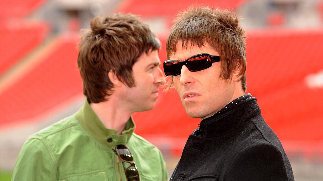 Noel a Liam Gallagherové se v posledních letech uráejí jak na bícím páse,...
