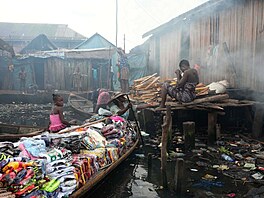 Makoko vzniklo srstem esti slum, usazených na pobeí laguny. Zásadním...