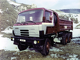 Tístranný skláp Tatra 815