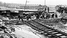 Nizozemské povodn byly v roce 1953 nejhorí za posledních sto let. Pracovníci...