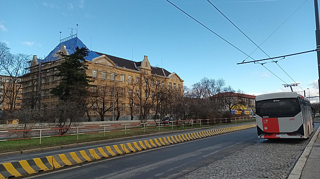 <p>Nová Strašnická škola se pilně opravuje.</p>