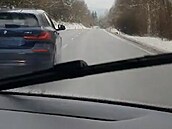 Cizinci ujížděli policistům a házeli na ně lahve Cizinci ujížděli policistům a házeli na ně lahve