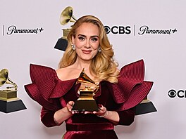 Adele na cenách Grammy (Los Angeles, 5. února 2023)