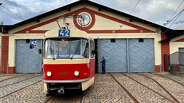 Dopravní podnik hlavního města Prahy pokřtil svoji první unikátní tramvaj Tatra K2. (2. února 2023)