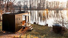 Idylické umístění Kebinu na břehu Hejlovského rybníka nadchne nejen rybáře. Idylické umístění Kebinu na břehu Hejlovského rybníka nadchne nejen rybáře.
