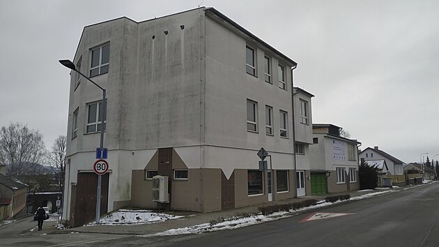 Potravinová banka Vysočiny zatím sídlí v Ledči nad Sázavou v této pronajaté budově.