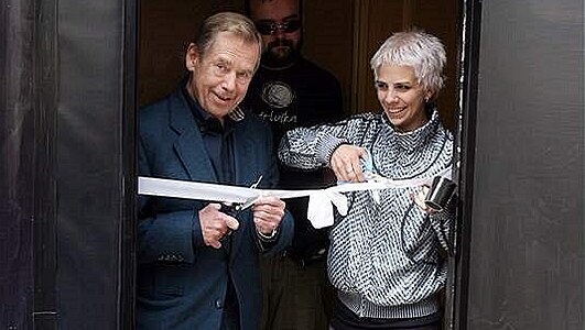 Kavárnu POTM letos oteveli Václav Havel a Aneta Langerová (19. ervna 2008)