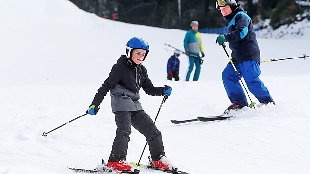 Lyžaři ve Skiareáli Klínovec mají k dispozici dostatek upravených sjezdovek.