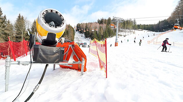 Lyžaři ve Skiareáli Klínovec mají k dispozici dostatek upravených sjezdovek.
