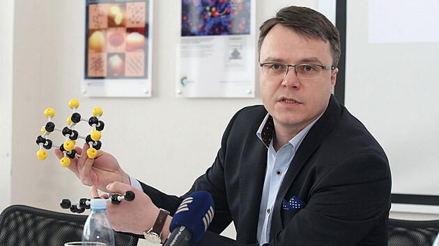 Fyzikln chemik Michal Otyepka z Regionlnho centra pokroilch technologi a materil CATRIN olomouck Univerzity Palackho zskal grant Evropsk vzkumn rady v hodnot 1,8 milionu eur.