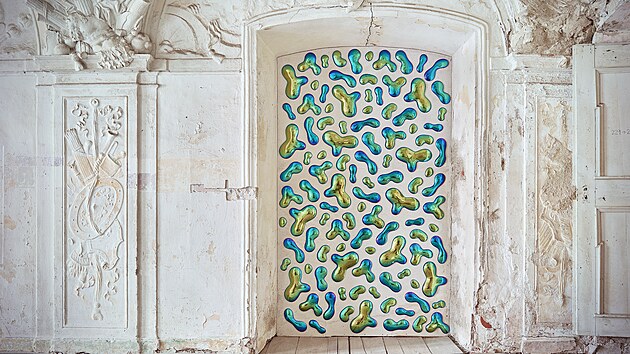 Porcelánové tapety od mikulovského designéra jsou variabilní. Zákazník si jejich výslednou skladbu určuje sám. Za osm dílků zaplatí zhruba devět tisíc korun.