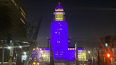 Radnice Los Angeles v barvách Lakers na oslavu LeBrona Jamese coby steleckého...