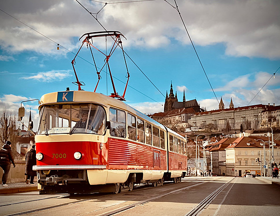 Vyrobena byla roku 1977 v hlavním mst, odtud vak obratem putovala do...