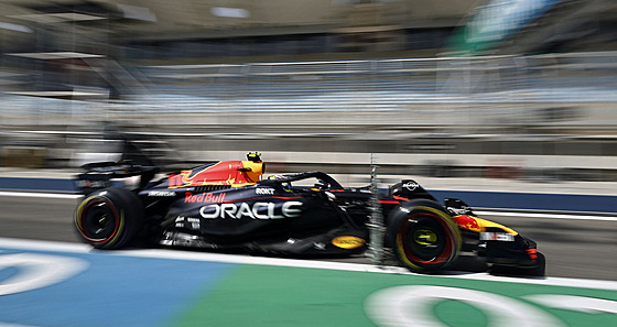 Sergio Pérez s vozem Red Bullu v pedsezonních testech formule 1 v Bahrajnu