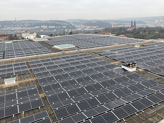 Velká solární elektrárna na stee Kongresového centra Praha