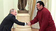 Vladimir Putin (vlevo) a Steven Seagal na snímku z roku 2016