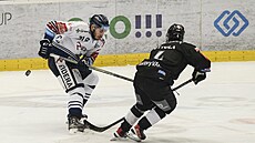 Dominik Lakatoš se neúspěšně snaží projít přes Joonu Huttulu. Dominik Lakatoš se neúspěšně snaží projít přes Joonu Huttulu.