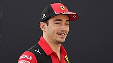 Pilot Ferrari Charles Leclerc v pedsezonních testech formule 1 v Bahrajnu