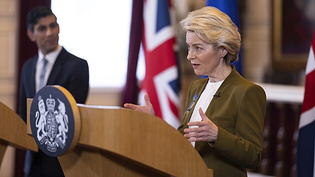 Windsor Guildhall. Britský premiér Rishi Sunak a předsedkyně Evropské komise Ursula von der Leyenová oznamují podrobnosti dohody o podmínkách obchodu se Severním Irskem. (27. února 2023)