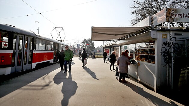 Zvelebení dopravního uzlu na Staré osadě komplikuje fakt, že ho protínají parcely různých vlastníků.