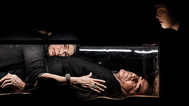 Herečka Ivana Hloužková strávila většinu své kariéry v brněnském Divadla Husa na provázku. V pondělí 6.3.2023 ve věku 62 let zemřela.