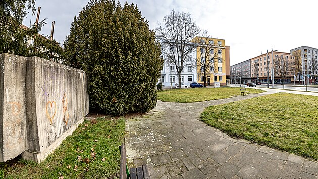 Bývalá galerie cti komunistického režimu v Hradci Králové u Koruny (23. 2. 2023)