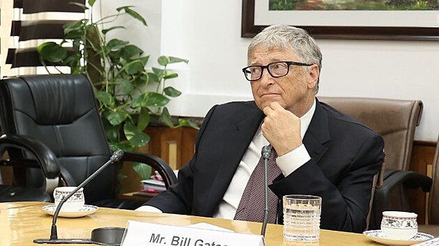 Bill Gates na sch�zce s Indickým ministrem pro zdraví a rodinu Mansukhem...