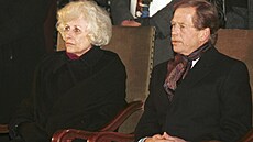 Václav Havel s manelkou Olgou na mi ve svatovítské katedrále 2. ledna 1993 v...