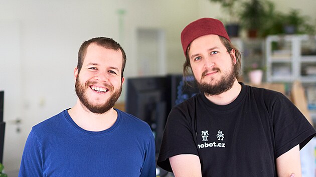 Zakladatelé. David Gazdoš (vpravo)
a Dominik Gazdoš vybudovali úspěšný
obchod s knihami z druhé ruky.