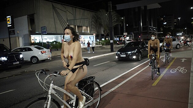Brazilskou megapol Sao Paulo projeli naz cyklist. Chtli upozornit na zranitelnost cyklist v silninm provozu a jejich pnos ivotnmu prosted. (12. bezna 2023)
