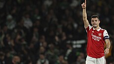 Granit Xhaka z Arsenalu slaví svj gól proti Sportingu.