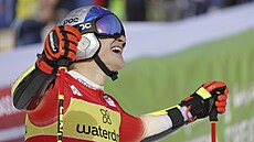Marco Odermatt se raduje z vítzství v obím slalomu v Kranjské Goe