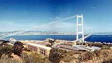 Vizualizace mostu, jeho italská vláda plánuje postavit mezi Sicílií a italskou...