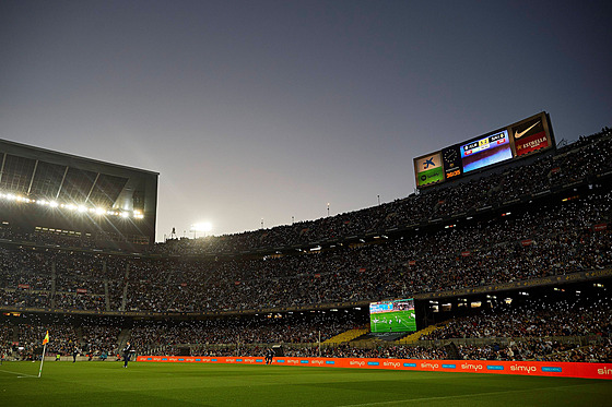 Pes 92 tisíc divák na stadionu Camp Nou sledovalo vrchol prvního roníku...