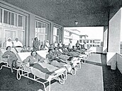 Pacientky s tuberkulózou v pražské Nemocnici Na Bulovce  ve 30 letech 20....