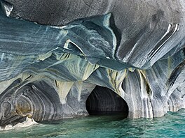 In the Catedral de Marmol (the Marble Cathedral), erosion has created caverns...