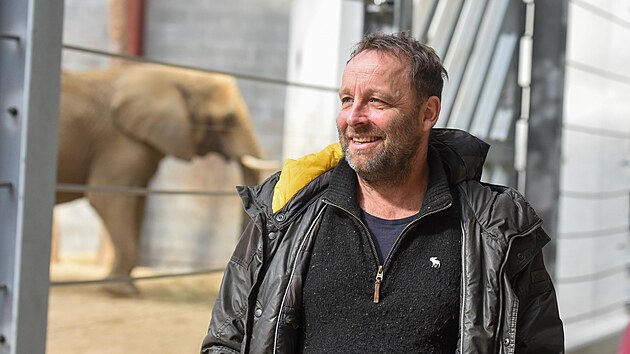 Ředitel zoo Zlín Roman Horský představil nové chovné zařízení pro slony. (březen 2023)