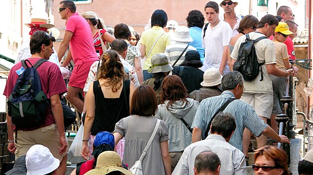 Nvaly turist v historickm centru msta. (21. z 2010)