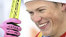Nor Johannes Hösflot Klaebo v cíli sprintu Svtového poháru v Lahti.