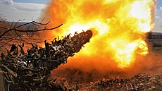 Ukrajinský tank T-72 pálí na ruské pozice na frontové linii u Bachmutu. (26.... | na serveru Lidovky.cz | aktuální zprávy